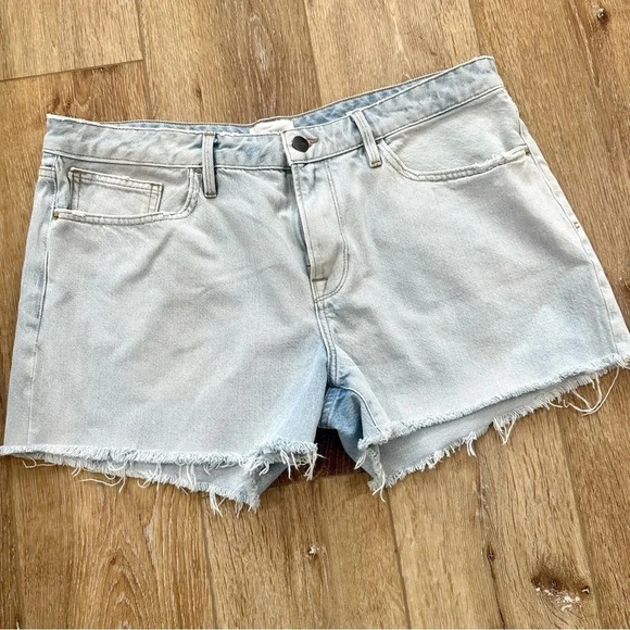 Frame Women's Le Grand Garcon Shorts Light Wash Denim with Raw Hem Size 32 GUC - Picture 2 of 8